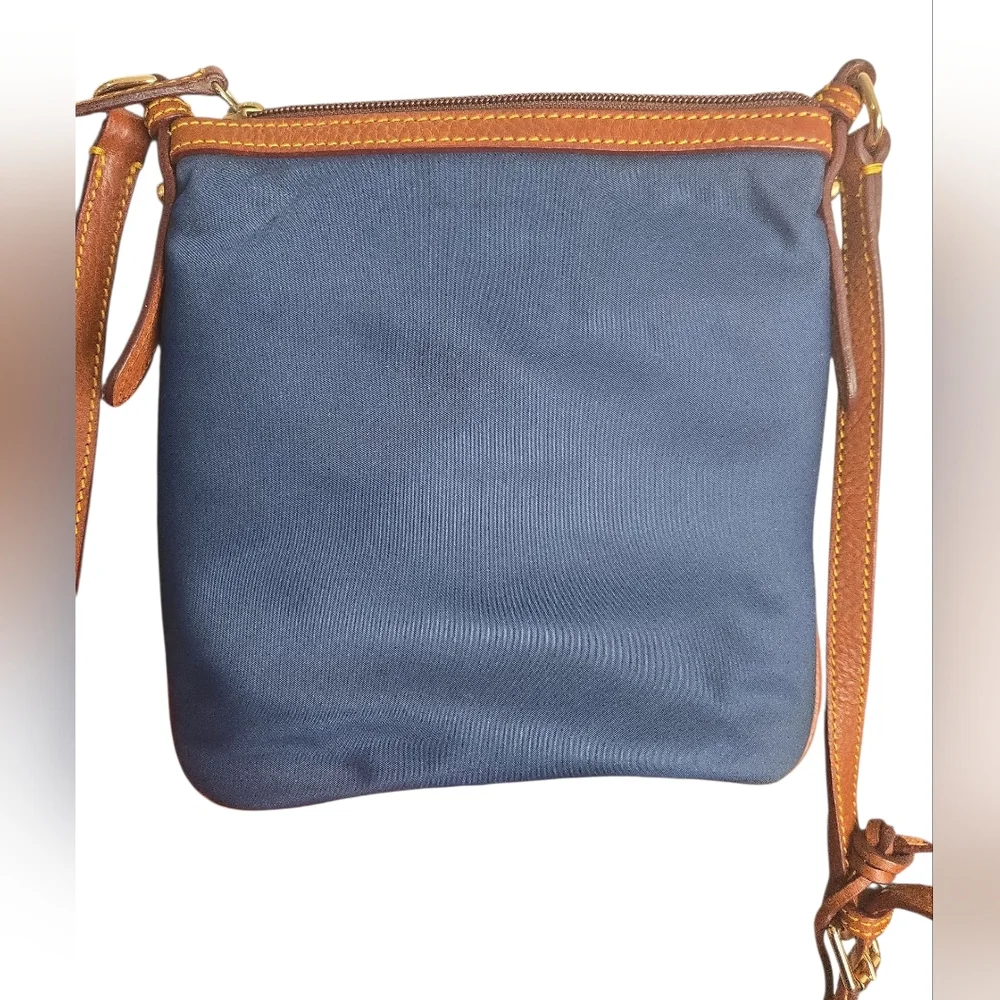 Vintage Dooney & Bourke Nylon North/South Crossbody - Picture 3 of 11
